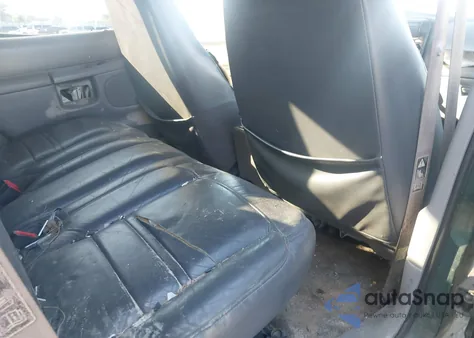 2000 Ford Explorer Xls z USA, uszkodzony, nr VIN 1FMZU62X3YUB73486